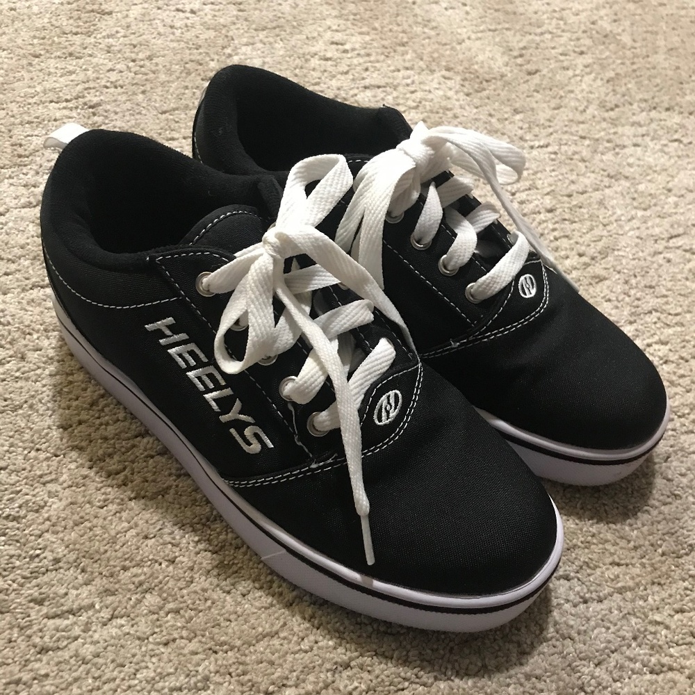 🎃Like New Heelys Skater Sneakers